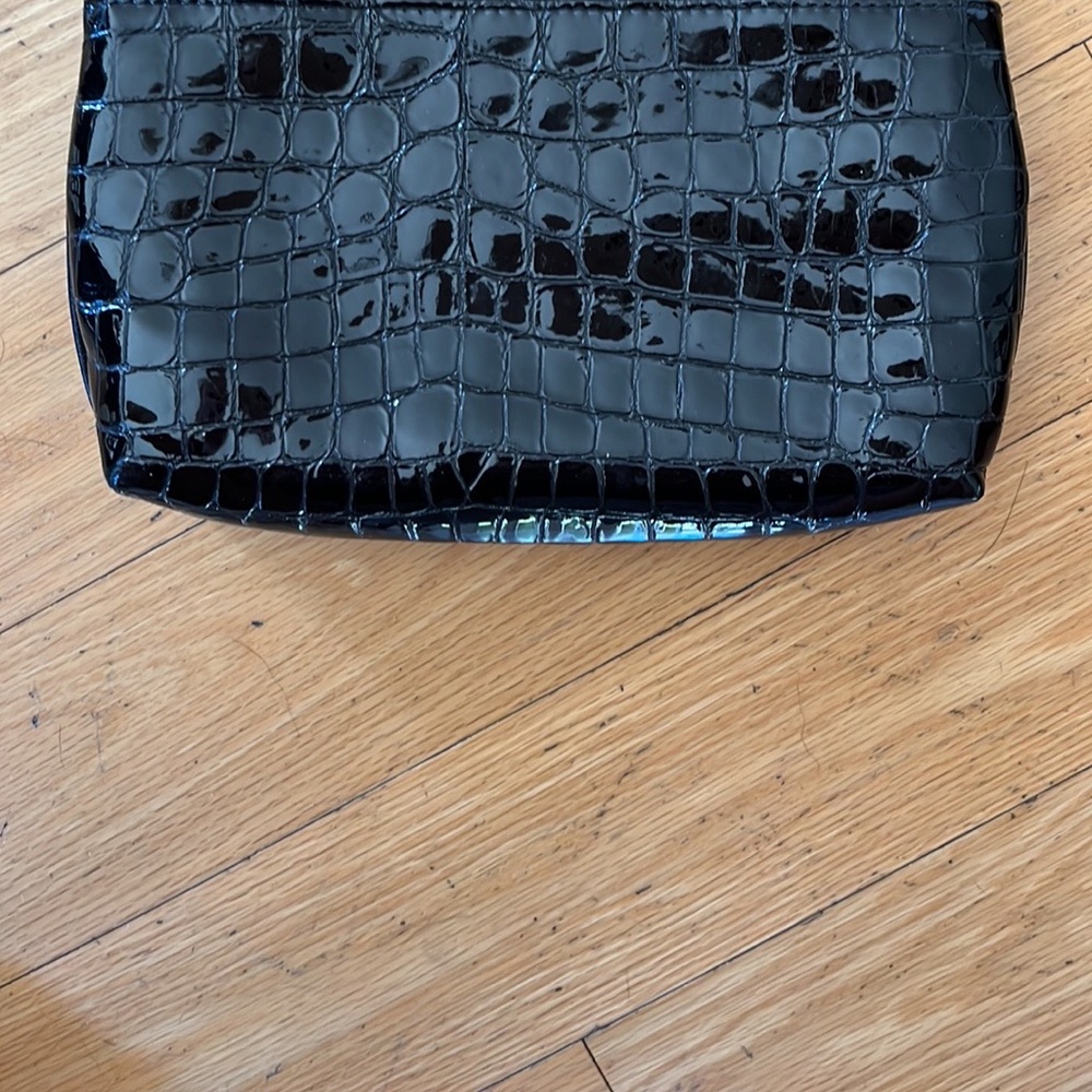 Black cross your body purse in excellent condition